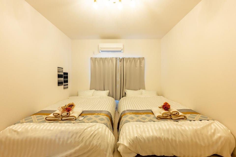 Bed, Photo of the whole room, Bedroom, towels, air conditioner