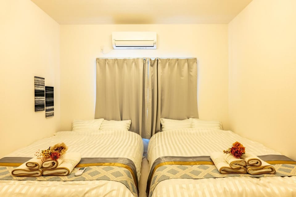 Bed, Photo of the whole room, Bedroom, towels, air conditioner