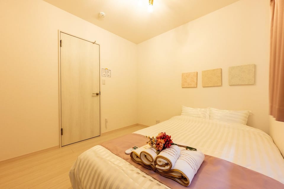 Bed, Photo of the whole room, Bedroom, towels, wardrobe