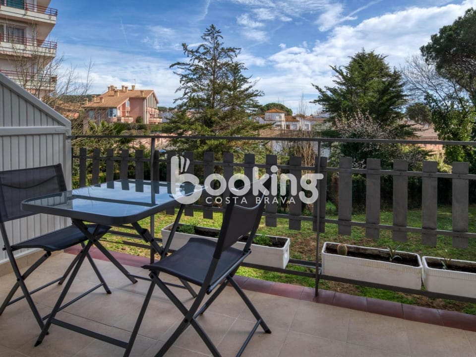 Property building, Garden, View (from property/room), Balcony/Terrace, Dining area, Garden view