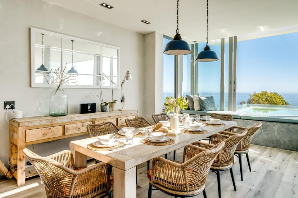 Seating area, Dining area, Sea view