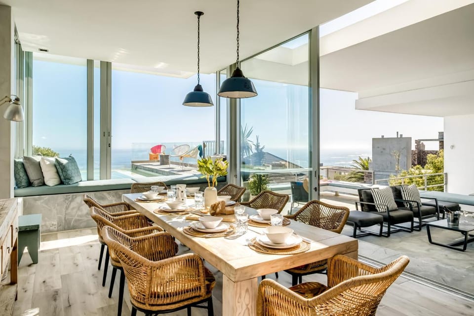 Seating area, Dining area