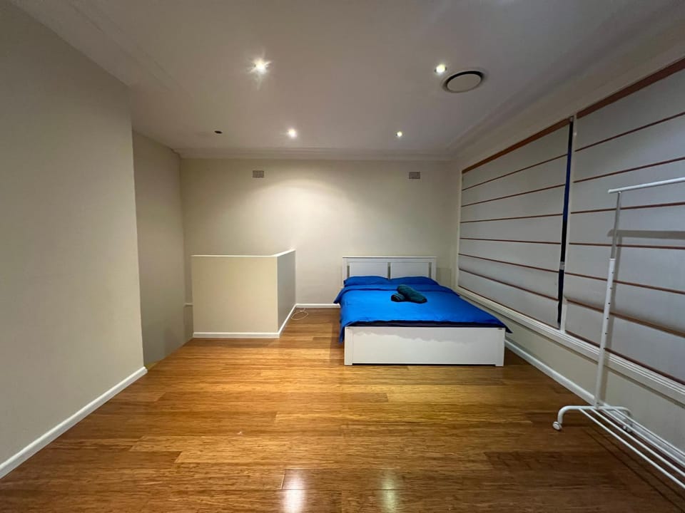 66 Red Room Vacation rental in Sydney