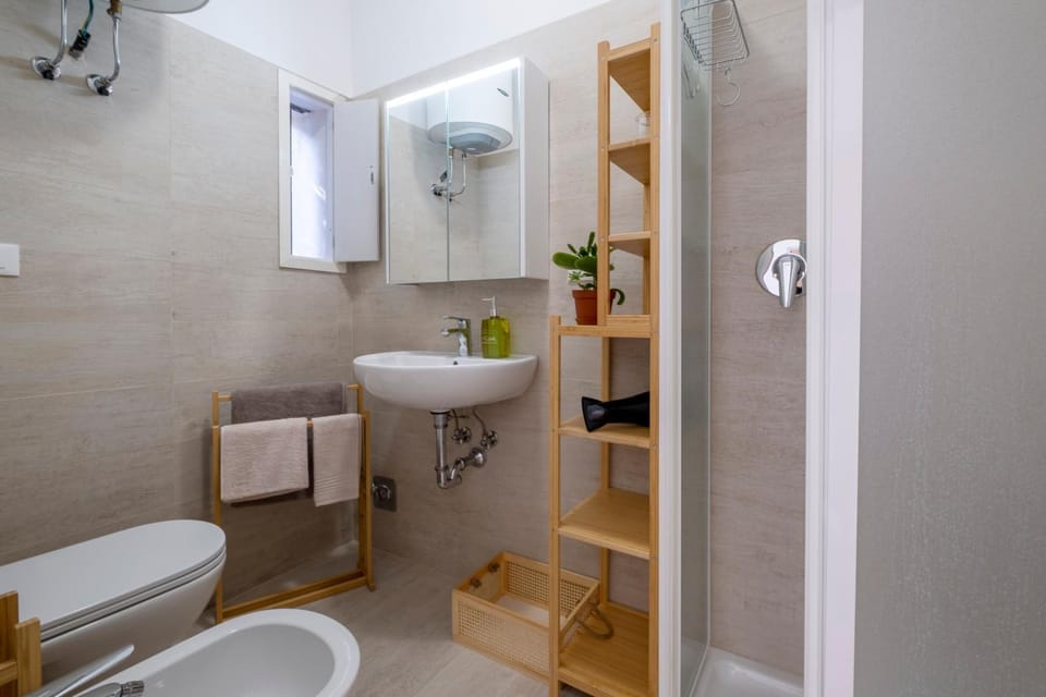 Toilet, Bathroom, bidet, towels