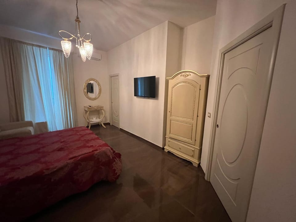 Bed, TV and multimedia, Photo of the whole room, Bedroom, wardrobe