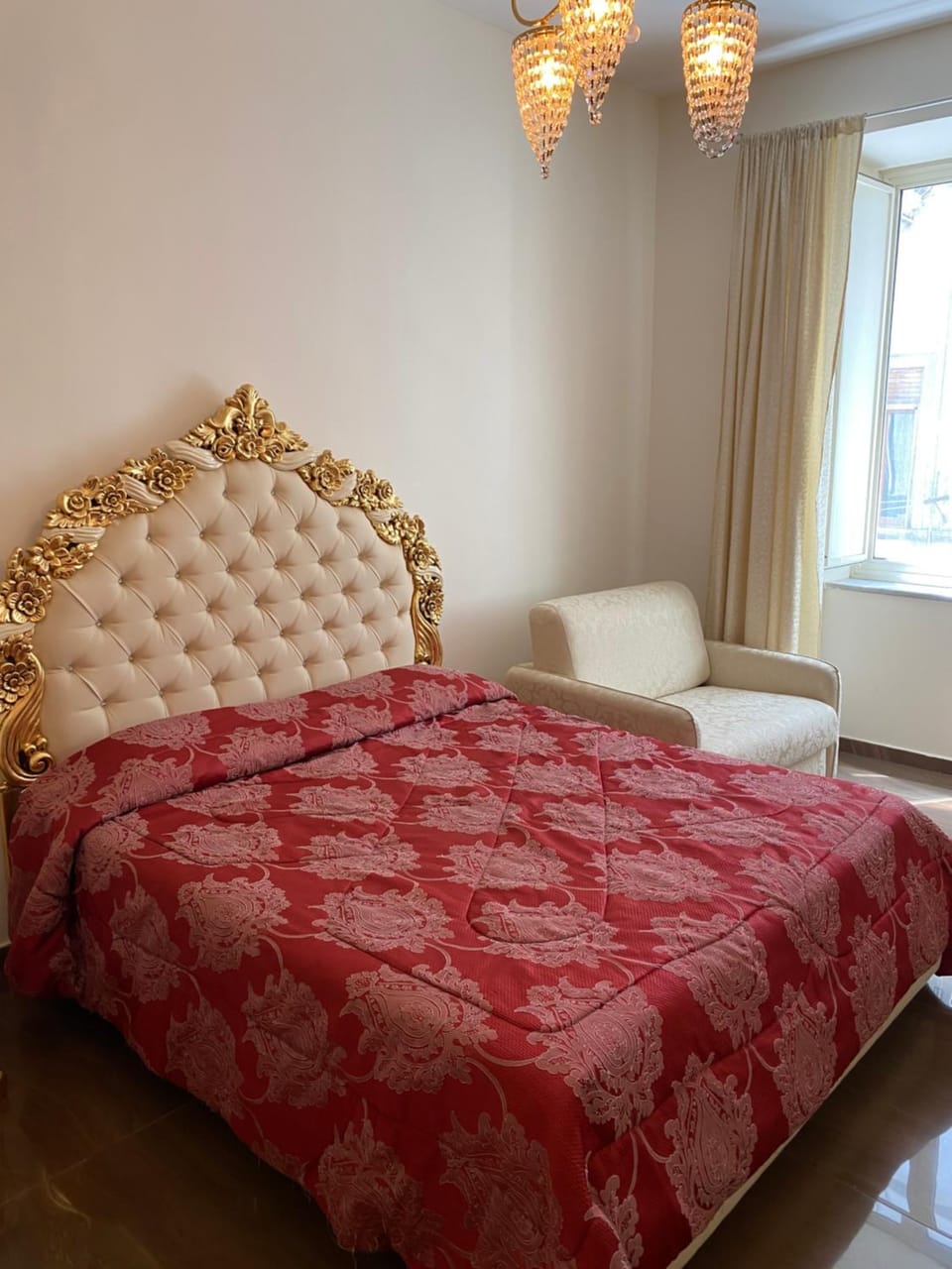 Photo of the whole room, Bedroom