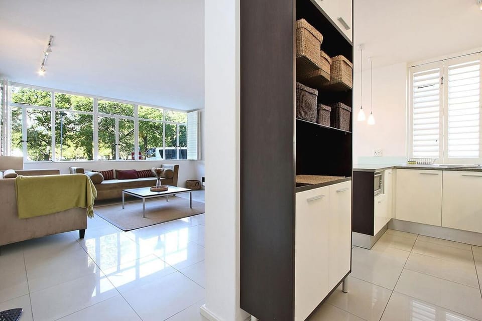 Large 1 Bedroom St Martini apartment at Company Gardens Apartment in Cape Town