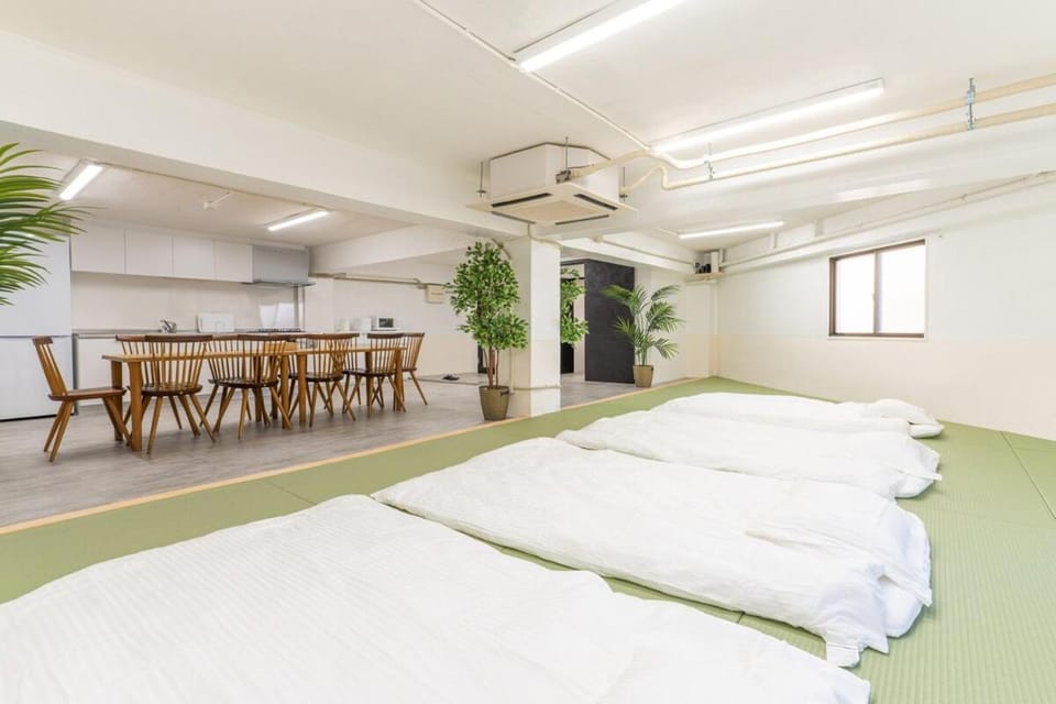 5 minutes from Nakatsu Station 10 person apartment Apartment in Osaka