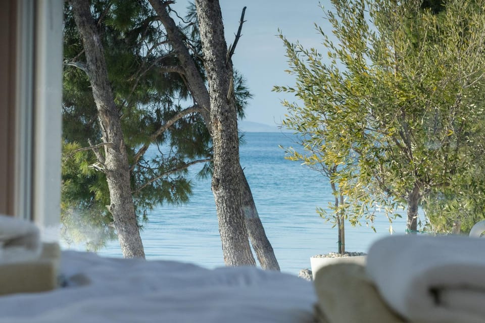 Bed, Day, Natural landscape, Photo of the whole room, Beach, Bedroom, Sea view, towels