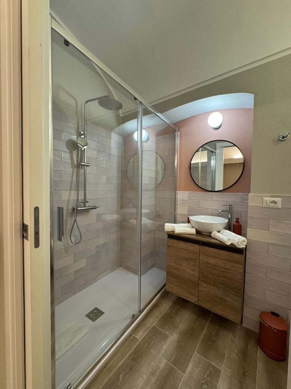 Shower, Bathroom, towels