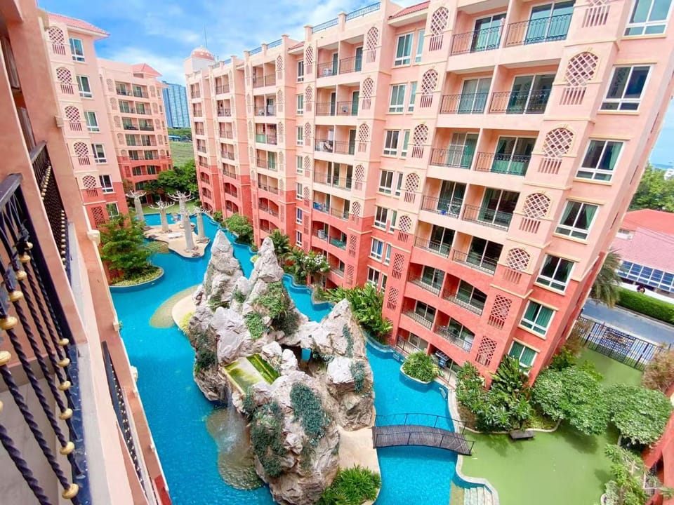 Property building, Swimming pool