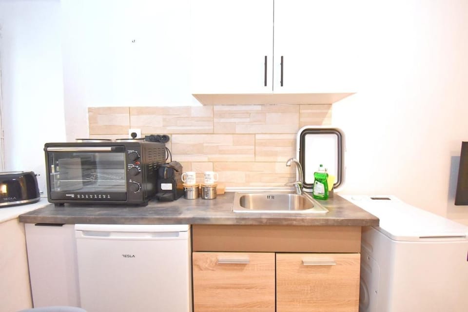 Coffee/tea facilities, Kitchen or kitchenette, oven