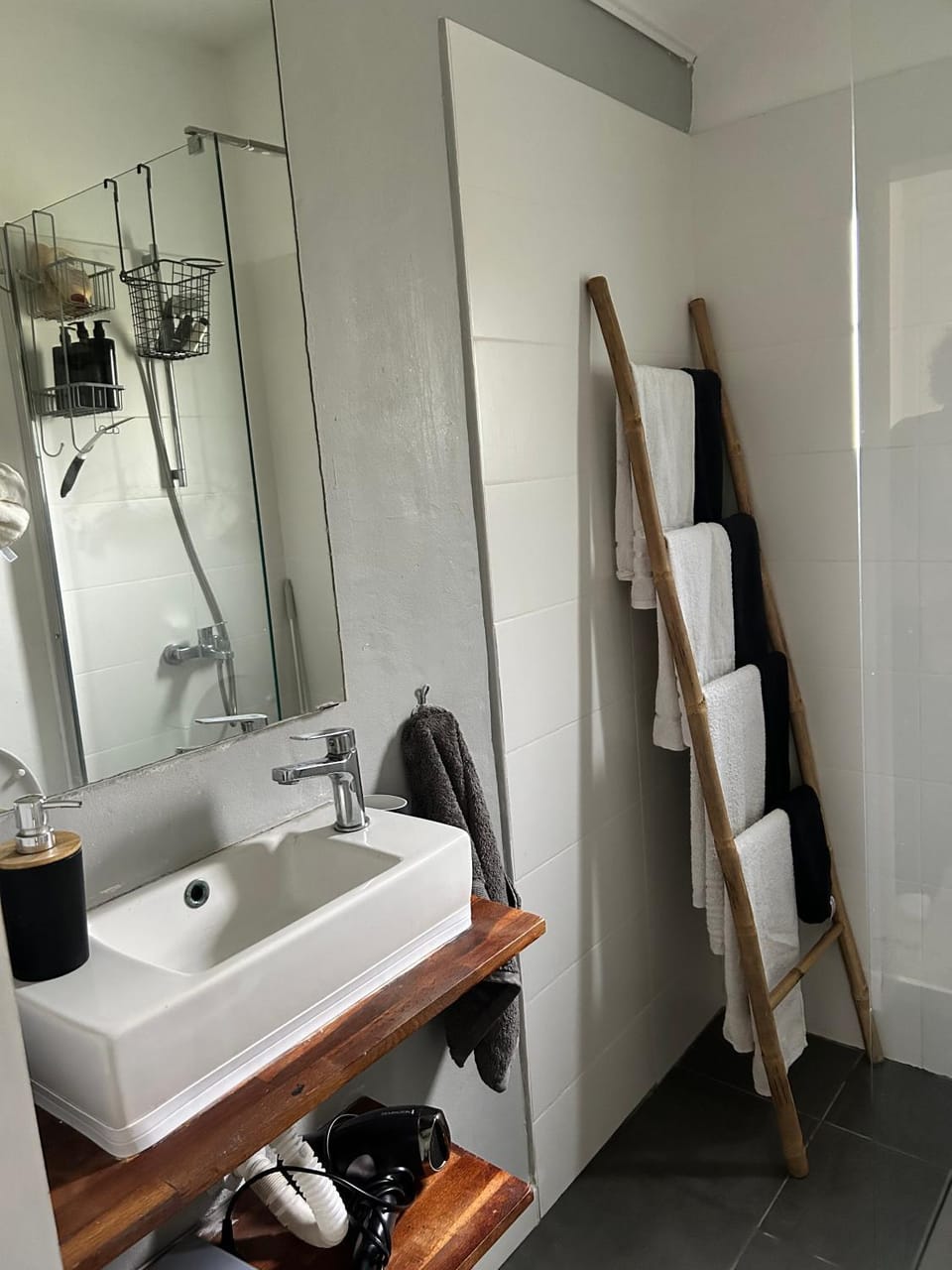Bathroom, towels