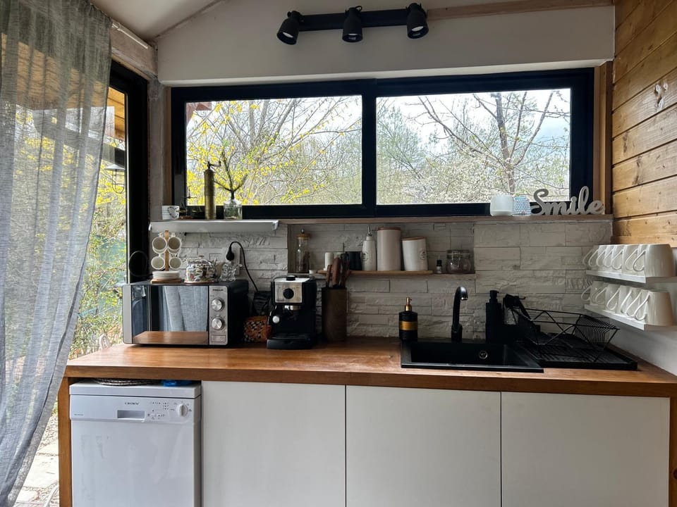 Coffee/tea facilities, dishwasher