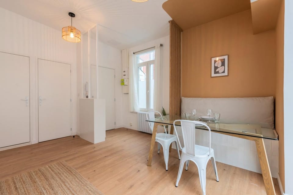Appartement une chambre sur la place Sébastopol Apartment in Lille