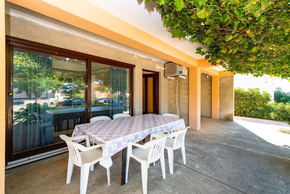 Bady Apartments with BBQ Apartment in Novalja