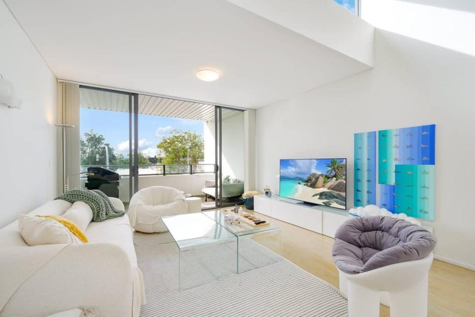 Macquarie Sunlit Urban Northern Sydney Apartment in Sydney