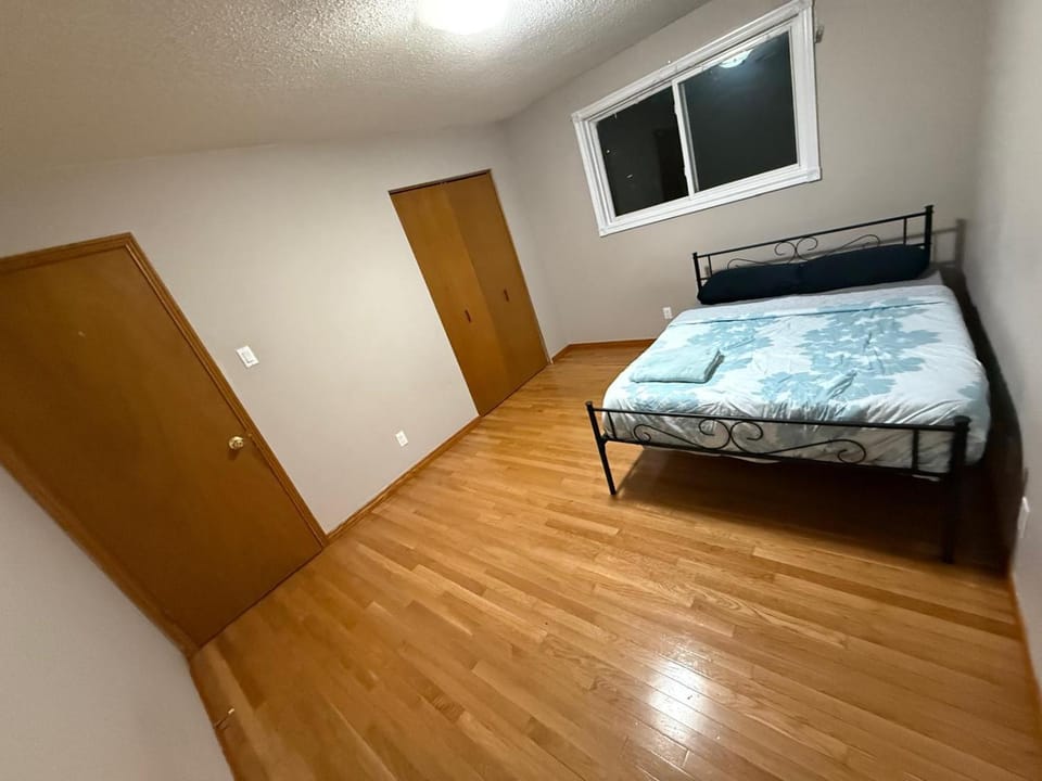 UPTOWN WATERLOO-KWC ROOM-Best Location,Lowest Prices Vacation rental in Waterloo