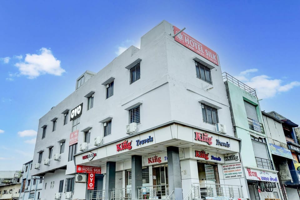 Property building, Day, City view, Location