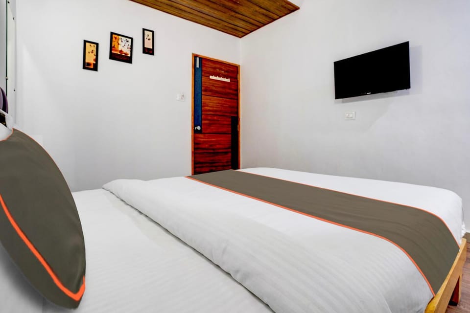 Communal lounge/ TV room, Bed, TV and multimedia, Photo of the whole room, Evening entertainment, Bedroom