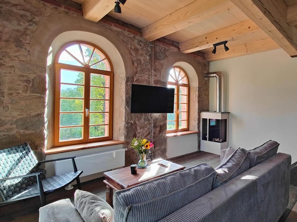TV and multimedia, View (from property/room), Living room, Seating area, fireplace
