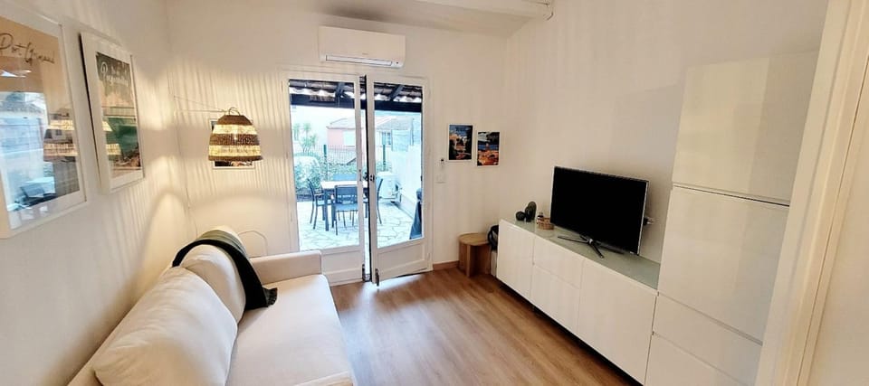 F2 apartment in residence with swimming pool Apartment in Cogolin