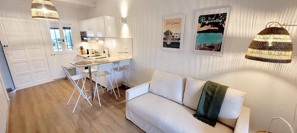 F2 apartment in residence with swimming pool Apartment in Cogolin