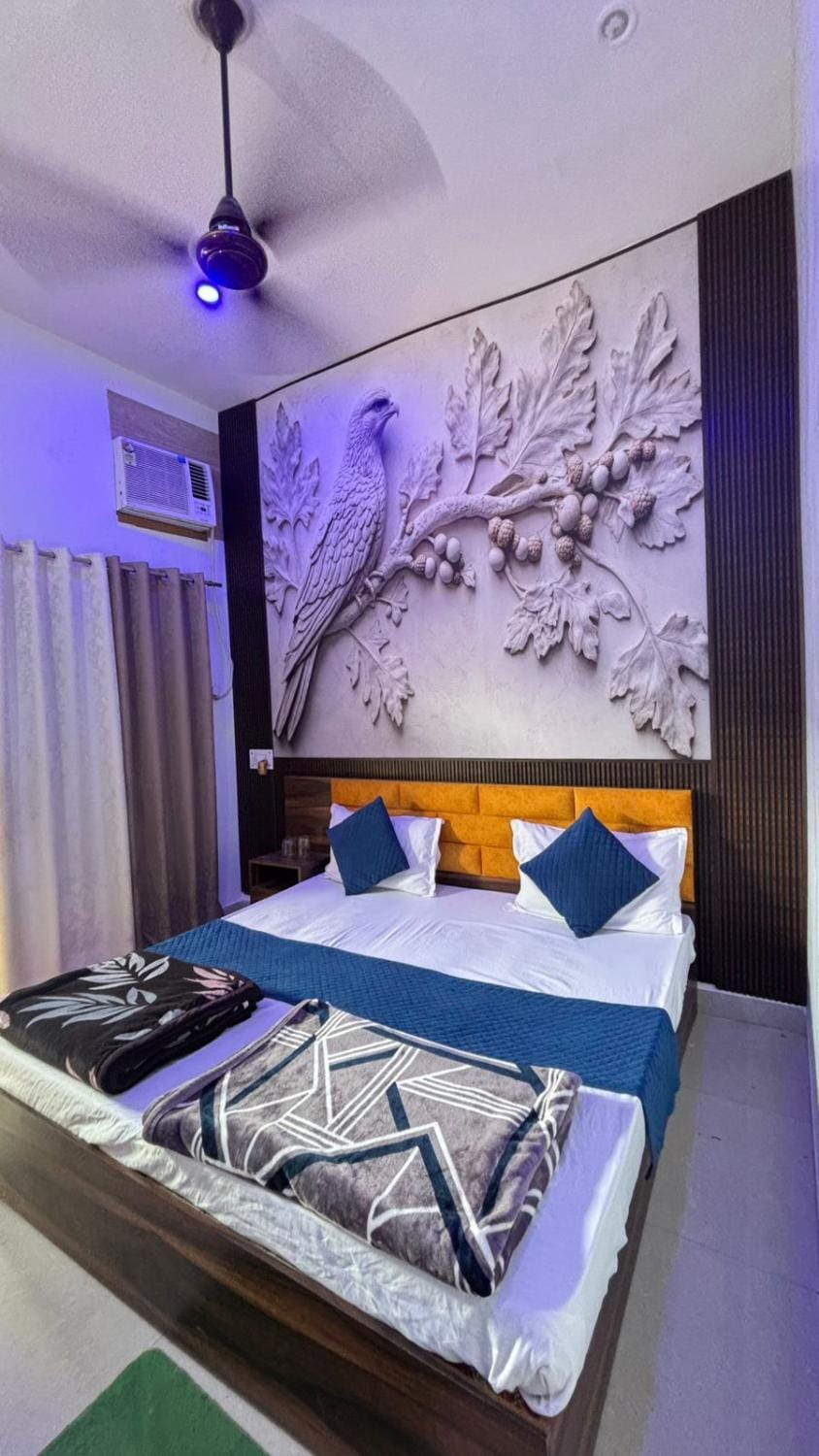 Bed, Photo of the whole room