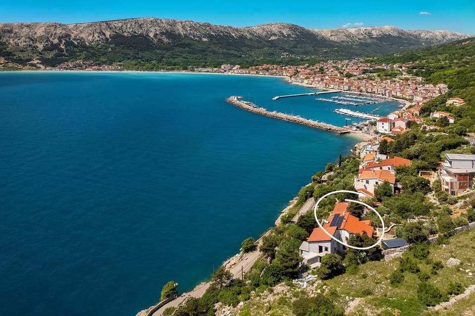 Apartment Igor with Terrace and Sea View Apartment in Lika-Senj County
