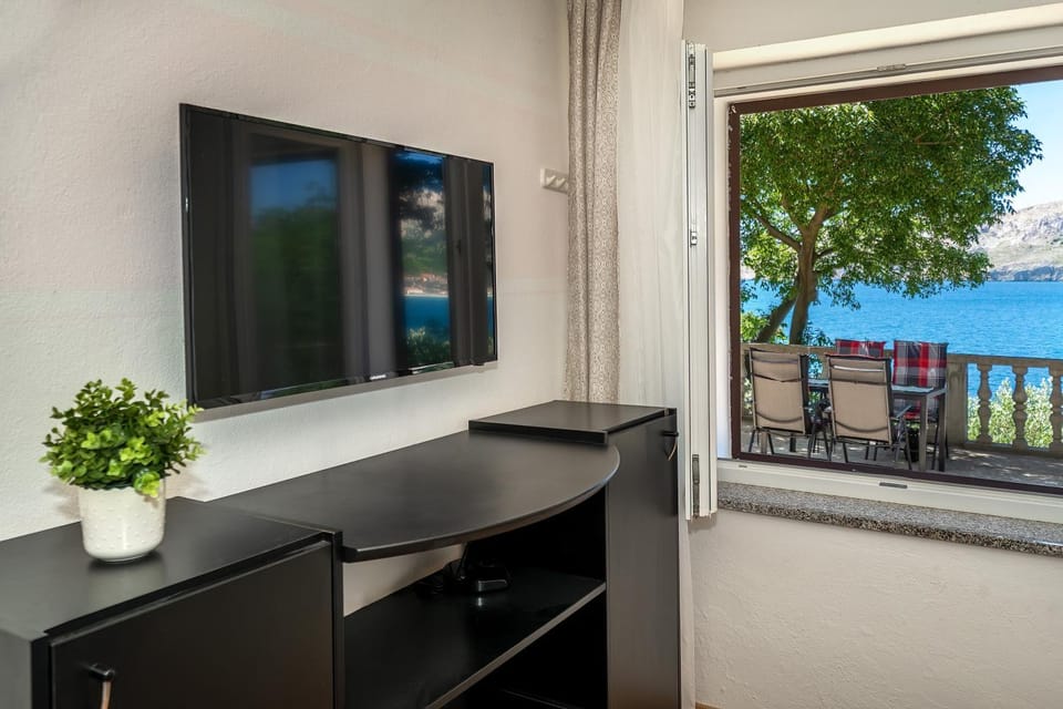 Apartment Igor with Terrace and Sea View Apartment in Lika-Senj County