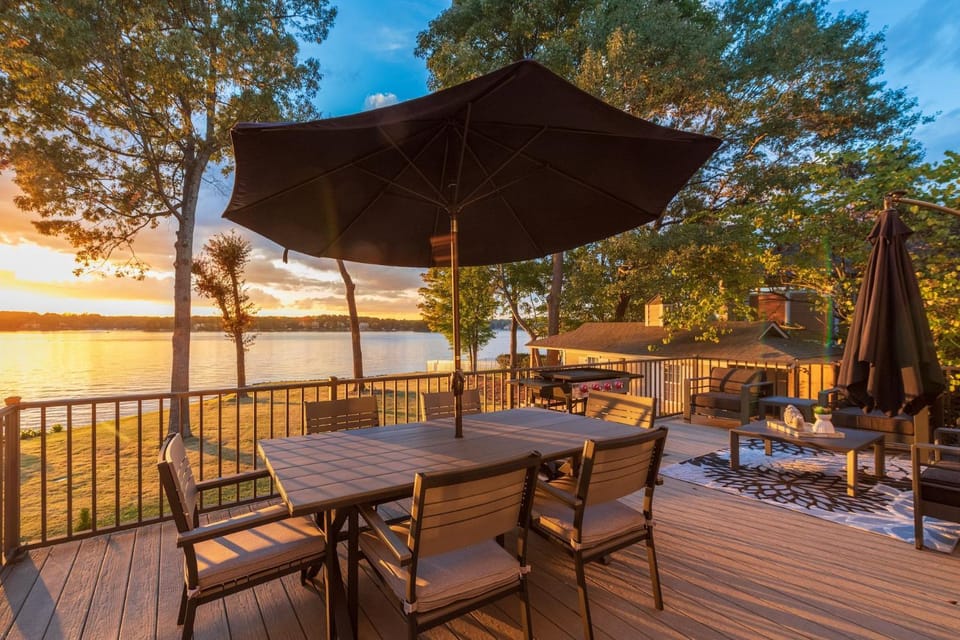 Channel Marker Exclusive Lakefront Home wHot Tub Custom Bunk Room Dock Optional Boat Rental 1418 House in Westport