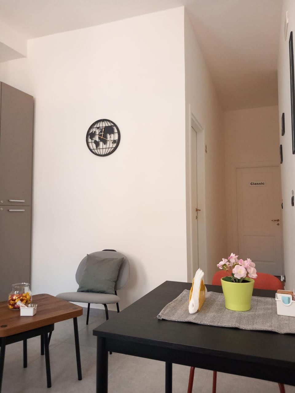 Kitchen or kitchenette, Decorative detail