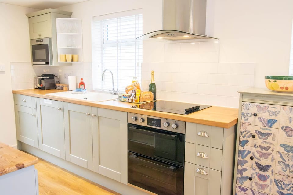 Haven Hideaway Beautiful Lymington Studio Apartment with Garden near The New Forest House in Lymington