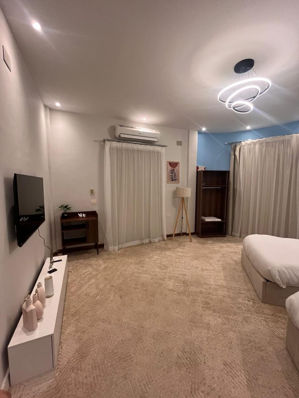 TV and multimedia, Photo of the whole room