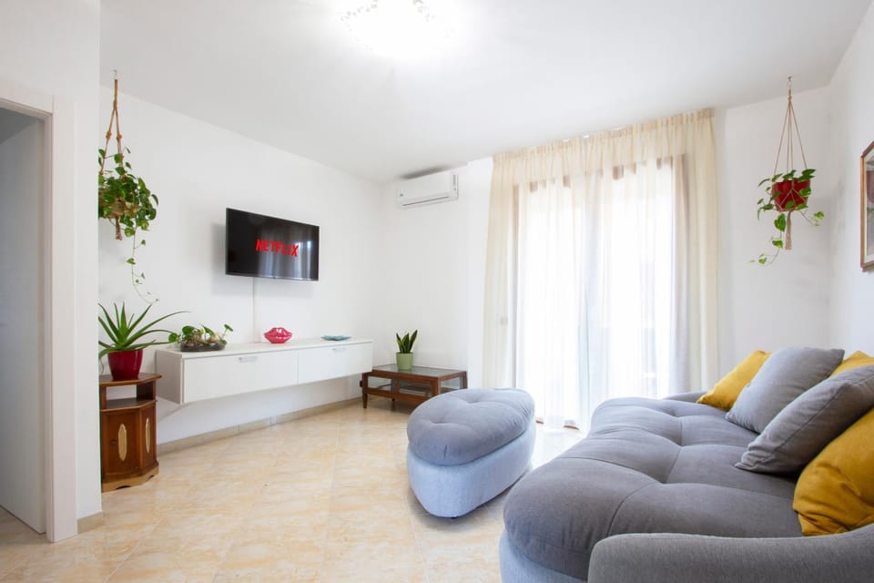 TV and multimedia, Living room, air conditioner