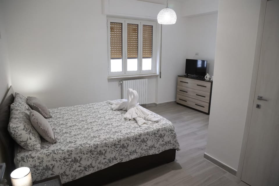 Bed, TV and multimedia