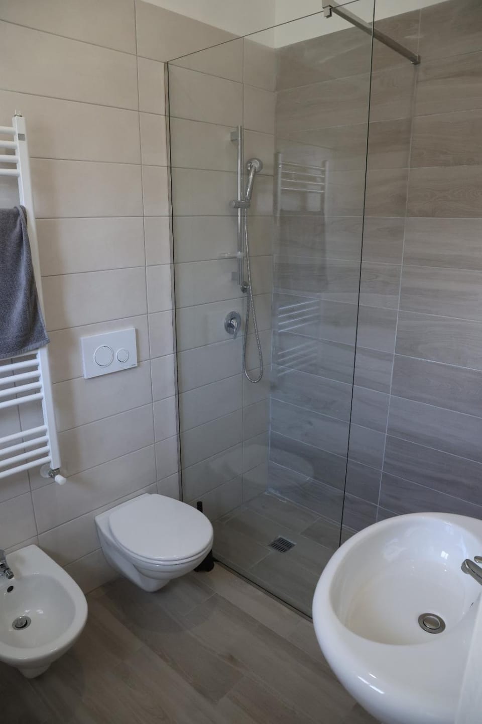 Shower, Toilet, Bathroom, bidet, towels