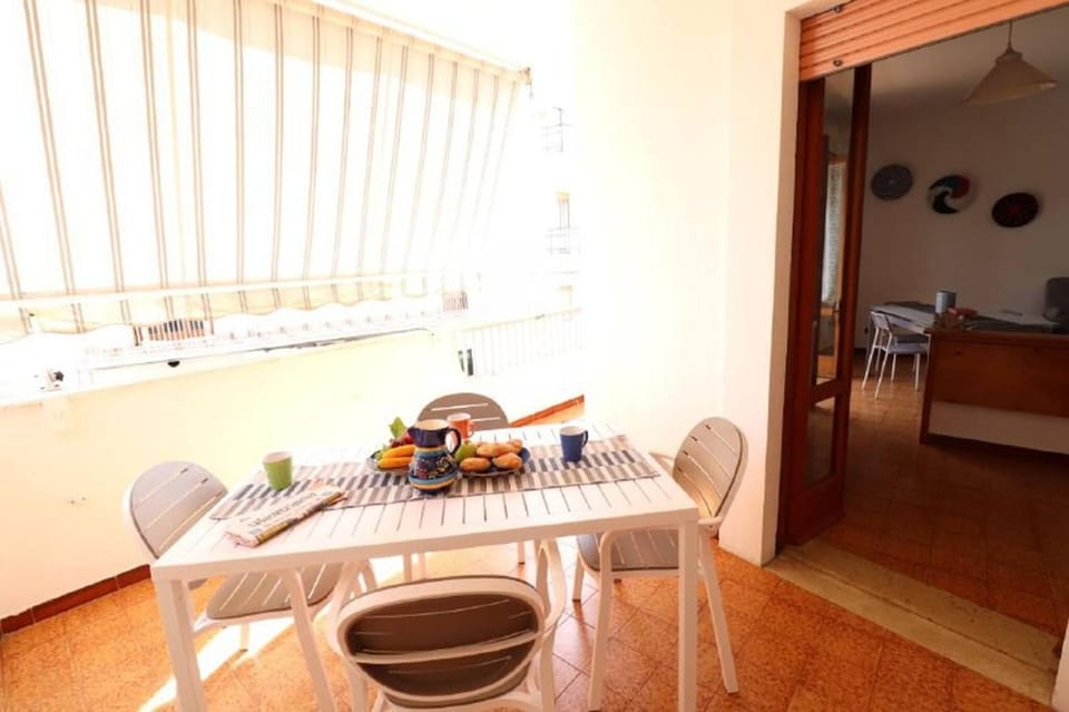 Balcony/Terrace, Food and drinks, Dining area, Food