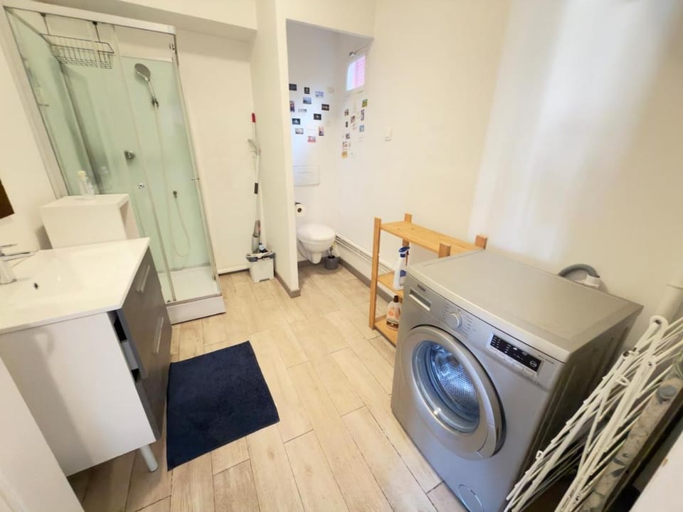 Bathroom, washing machine