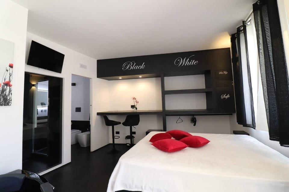 BlackWhite Otranto Suite Apartment in Otranto
