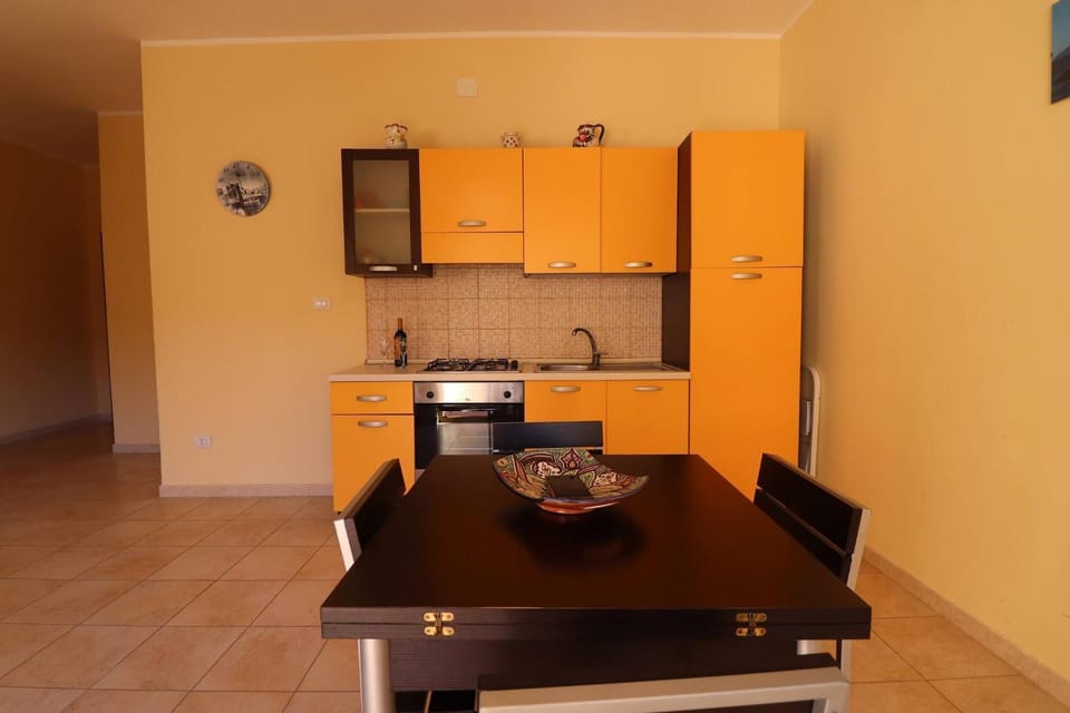 Dining area, kitchen