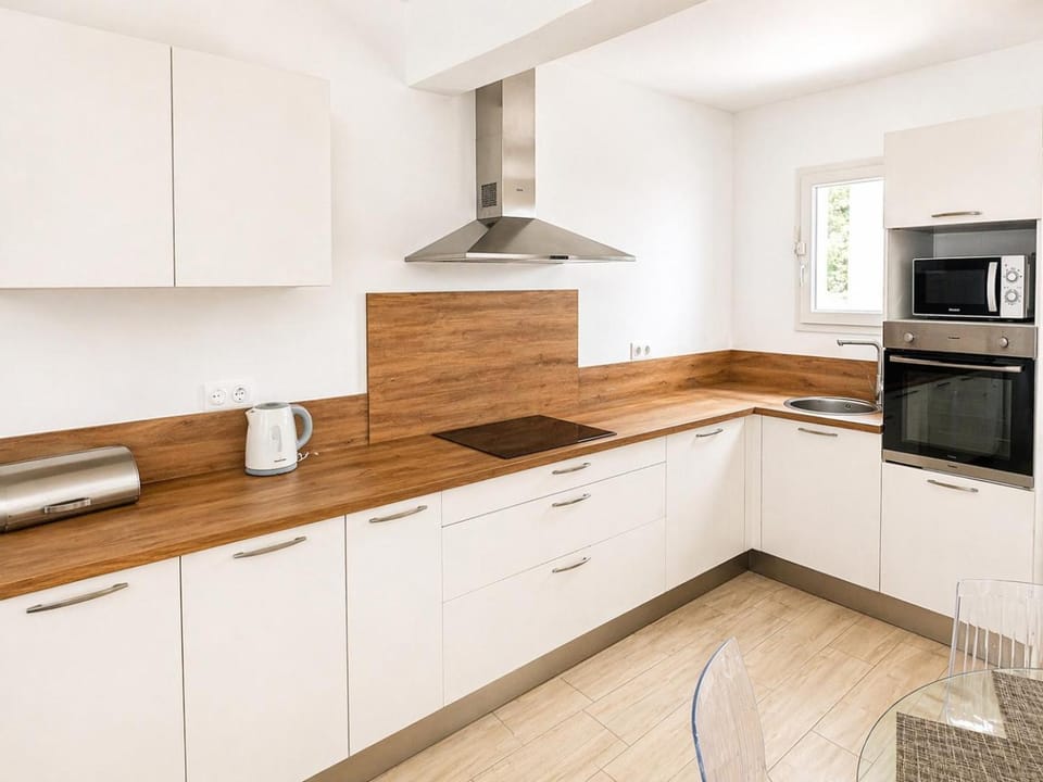 Kitchen or kitchenette, dishwasher, oven, stove, toaster