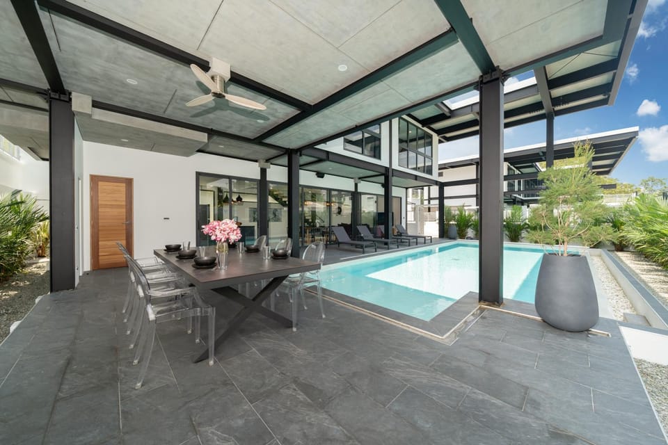 Patio, Day, Balcony/Terrace, Swimming pool, sunbed