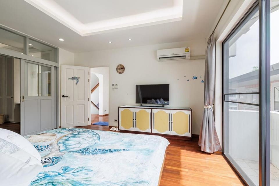 Luxurious 6BR Villa with Pool & Games at Sukhumvit Villa in Bangkok