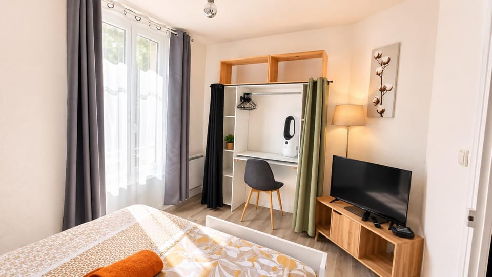 TV and multimedia, Seating area, wardrobe