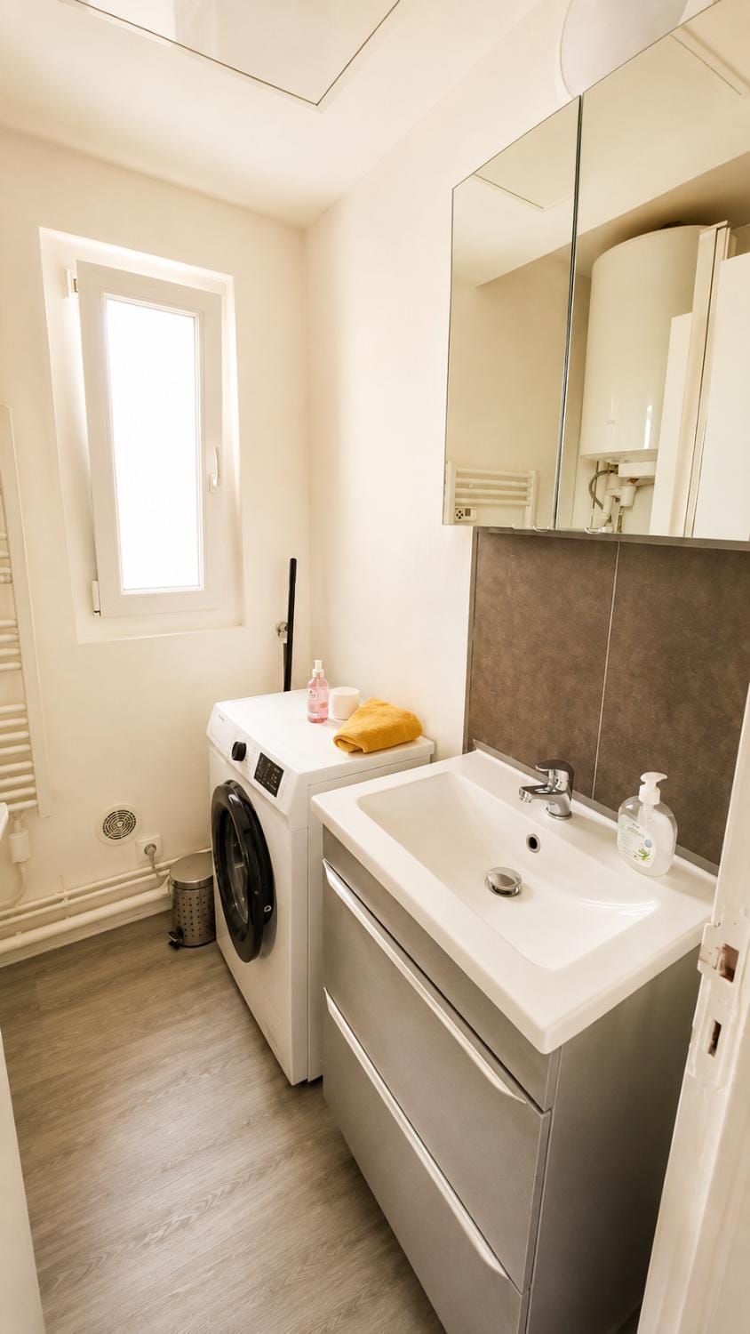 Bathroom, washing machine