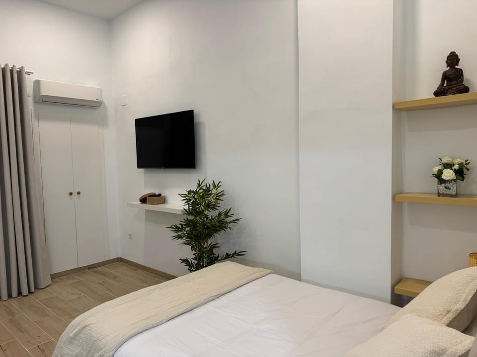 TV and multimedia, Photo of the whole room, Bedroom, wardrobe