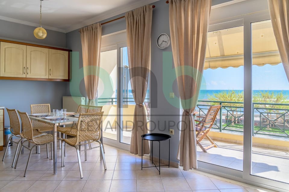 Day, View (from property/room), Dining area, Sea view