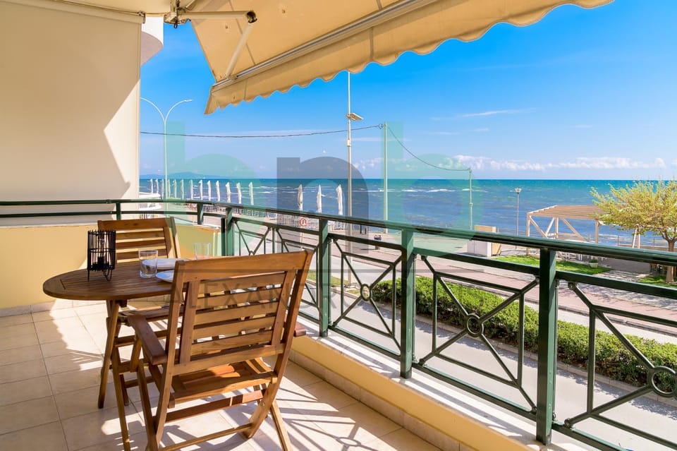 Restaurant/places to eat, Day, Neighbourhood, Natural landscape, View (from property/room), Balcony/Terrace, Dining area, Sea view, Location