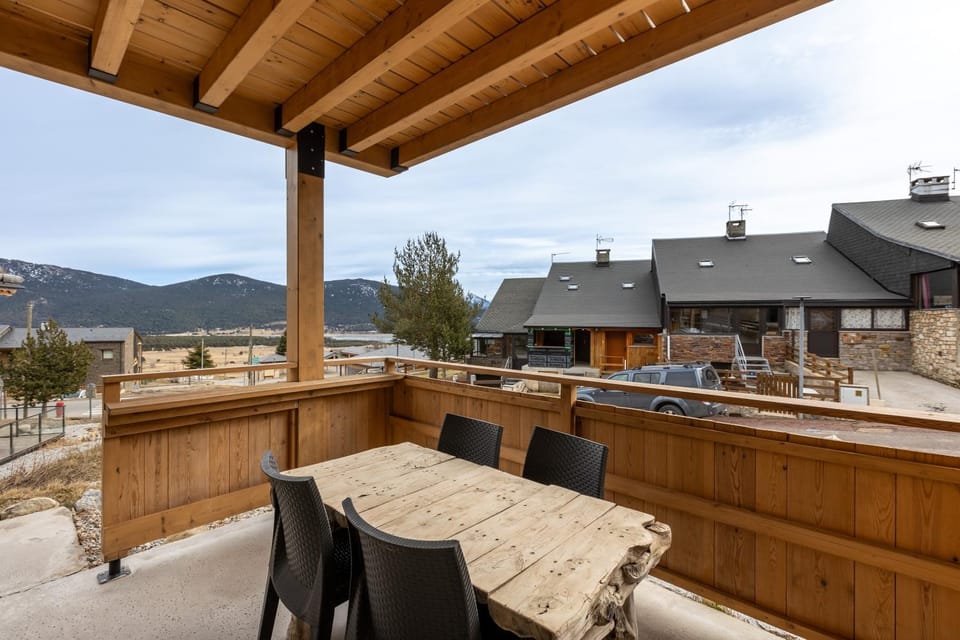 Patio, Mountain view